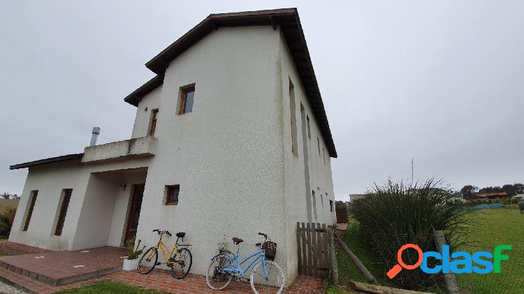 VENTA CASA en B° Arenas del Sur