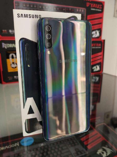 Samsung A50 64GB 2019 LIBRE DE FABRICA, ojo linea en