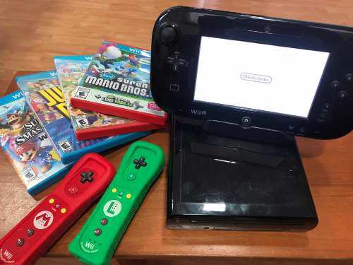 Nintendo Wii U + 2 Controles Y Juegos