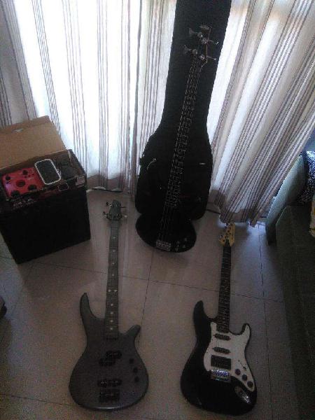 bajos, guitarra, ampli, pedalera. se vende todo junto.