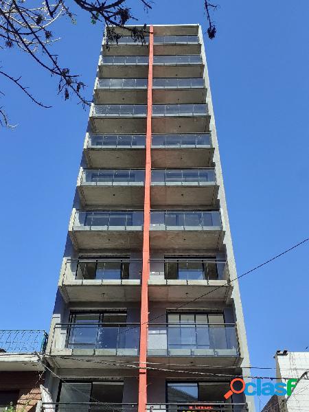 MONOAMBIENTE DIVISIBLE - SEMIPISO CON BALCON - ORIENTACION