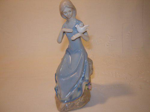 Figura De Porcelana Niña Sentada Con Paloma