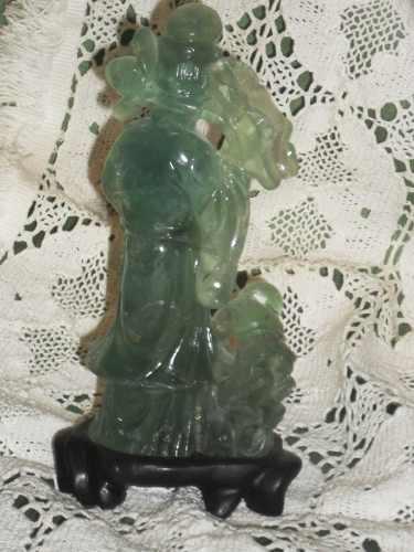 Figura Mujer En Piedra Verde Jade Con Base De Madera Tallada
