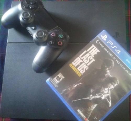 Ps4 500gb + The Last Of Us Remastered + Joystick Play 4