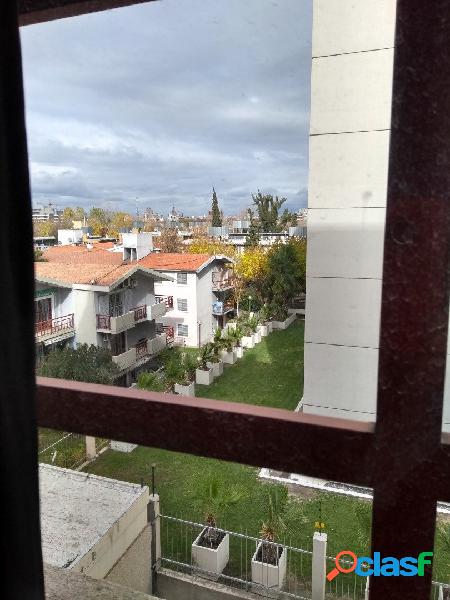 Departamento impecable en ciudad. Zona parque central.