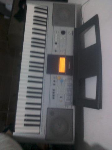 Vendo Teclado Yamaha 5/8 Psr E323, Nuevo en San Nicolas.