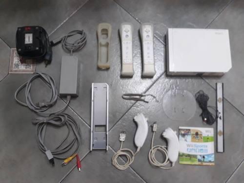 Nintendo Wii Con Poco Uso + Accesorios Y 5 Juegos