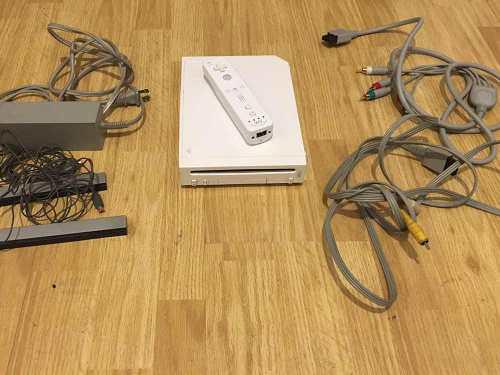 Nintendo Wii Mario Bros Control + Nunchuck.