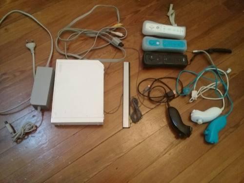 Nintendo Wii Flasheada + 3 Controles + 3 Nunchucks
