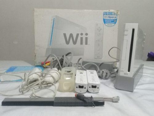 Wii Flasheada + 2 Wii Remote + 2 Nunchuk