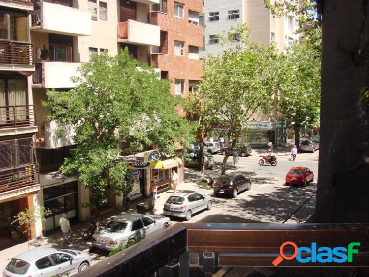 Departamento 2 ambientes al frente con balcon. Zona Plaza