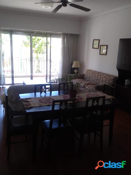 Departamento 4 ambientes con dependencia en venta. Al frente