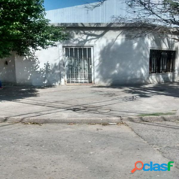 VENDO CASA EN ALBERDI GRAN OPORTUNIDAD