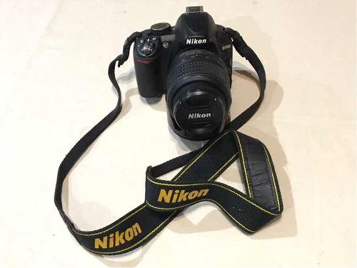 Cámara De Fotos Nikon 3100 Con Cargador Y Funda Completa