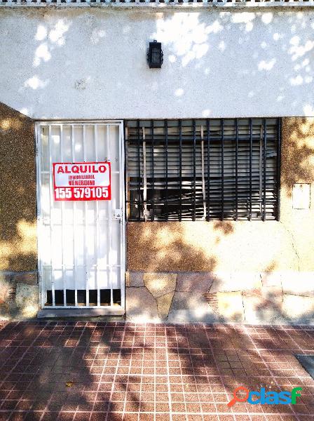 Alquilo departamento en Calle Paso de los Andes
