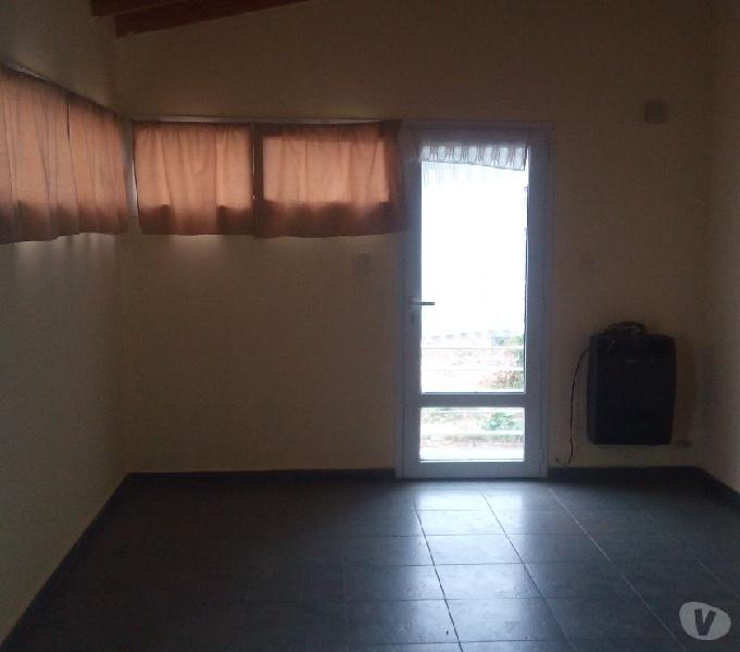 SE ALQUILA CASA 2 DORMITORIOS - ZONA GATICA AL 2800