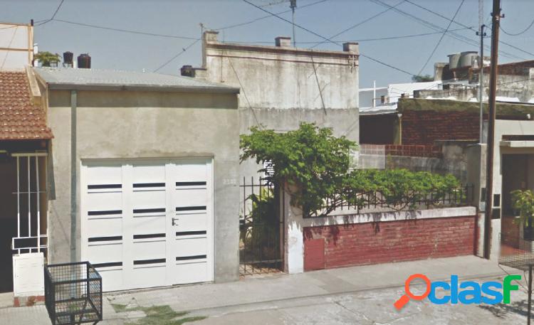 Se vende Casa R. Aldao a metros de A. del Valle.