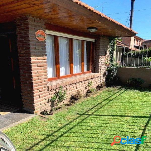 CHALET 4 AMBIENTES EN LO MEJOR DE BARRIO CAISAMAR