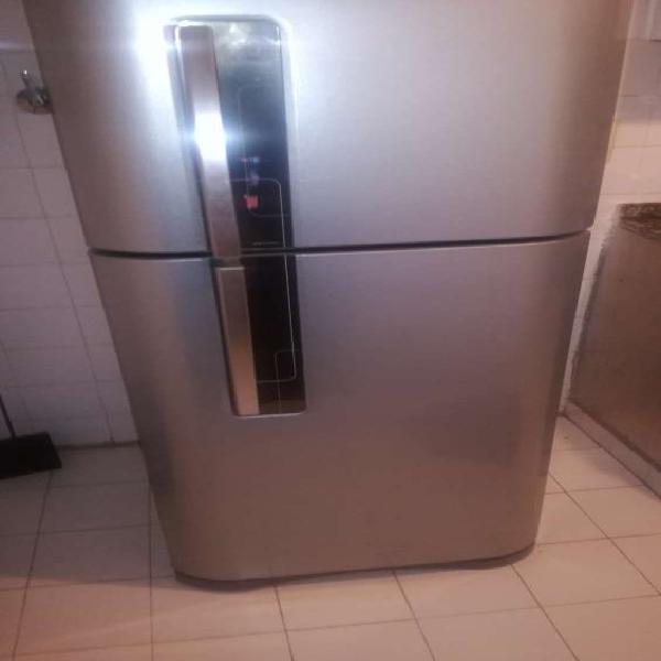 Vendo heladera electrolux plateada — impecable en San