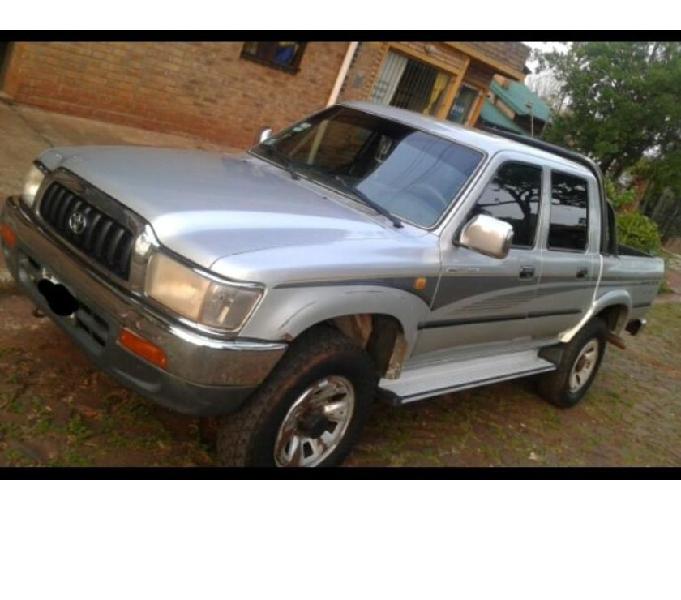 Vendo o Permuto Toyota Hilux 4x4 Cabina Doble SRV 3.0 TD