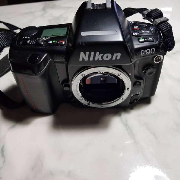 Camara Nikon F90 35 Mm Usada No es digital con,lente zoon