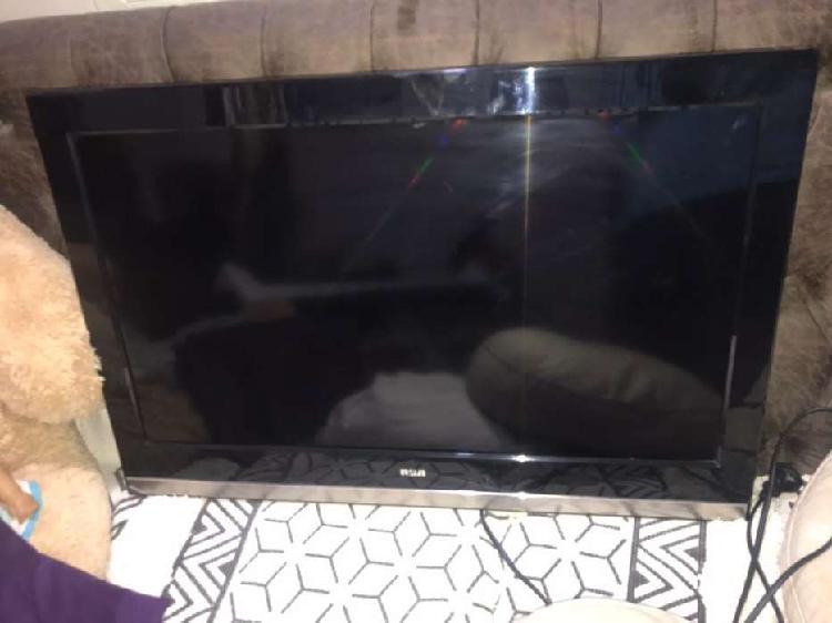 Television LCD marca Rca de 32” dos años de uso