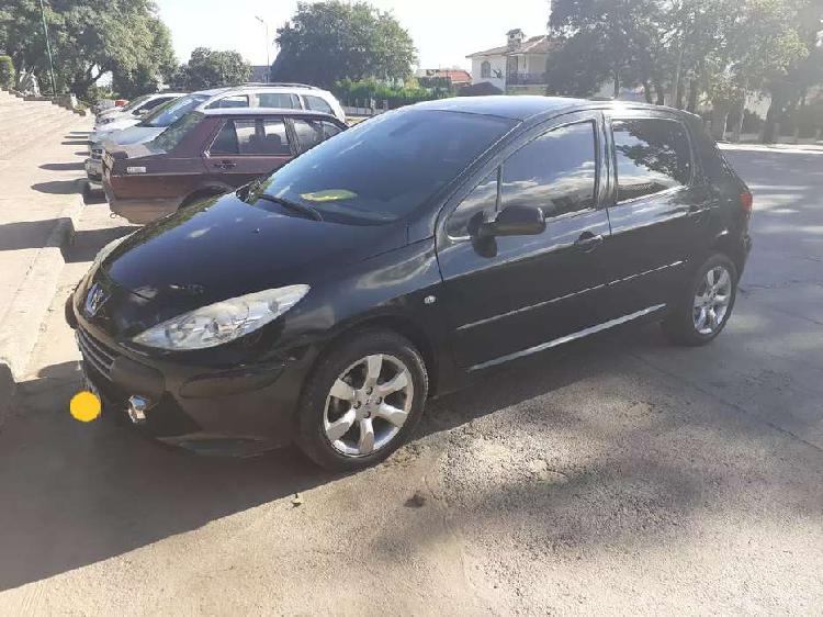 Vendo o permuto Peugeot 307 full modelo 2010