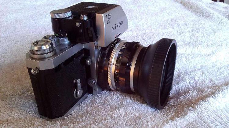 Camara de fotos Nikon F con Photomic fotometro y lente