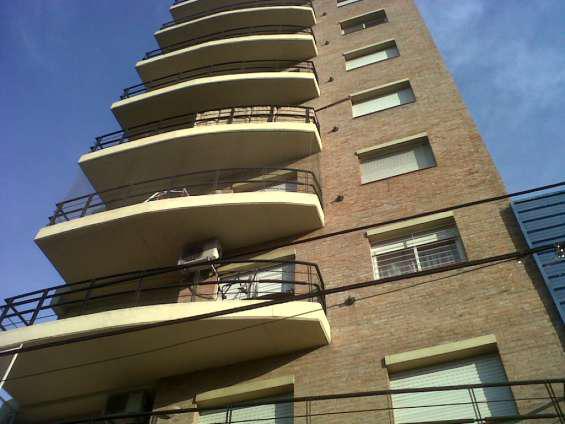 Colegiales: alquiler departamento 3 amb c/balcón y patio al