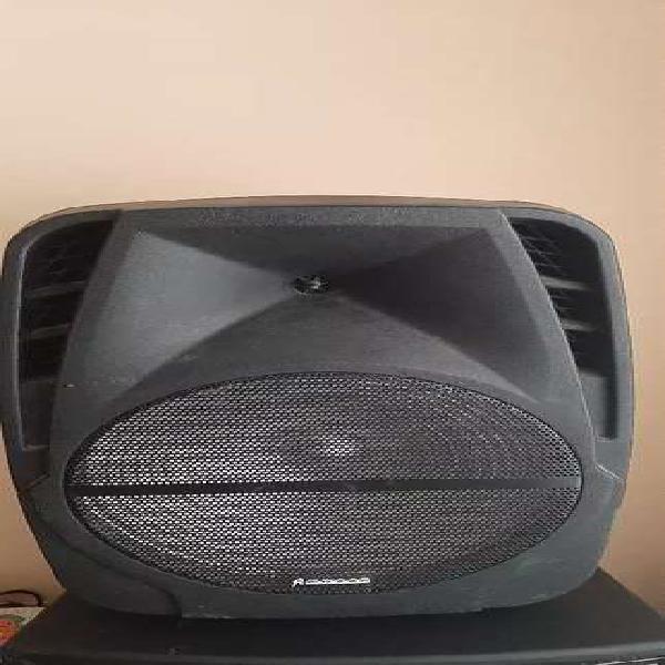 PARLANTE PORTATIL 15' (bluetooth, Mic, Batería recargable)