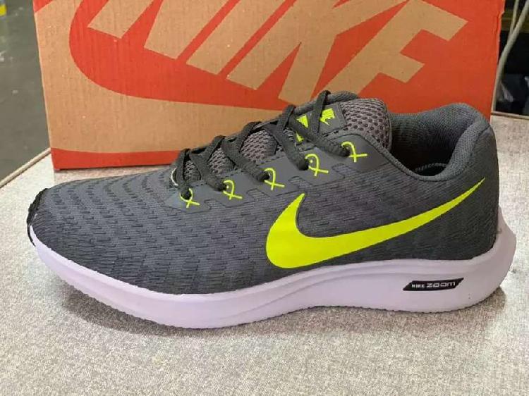 Zapatillas Nike Zoom Talle 41 nuevas en caja liquidación