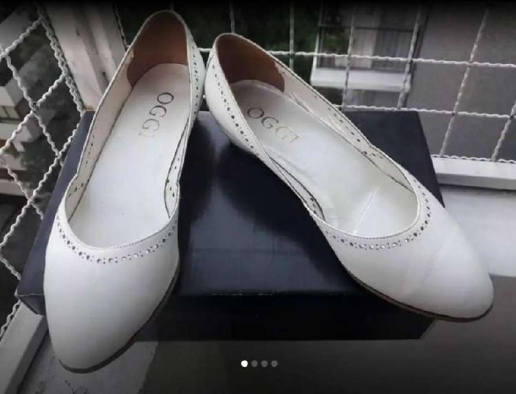 Zapatos blancos de mujer Nro 37. Marga Oggi. Un solo uso