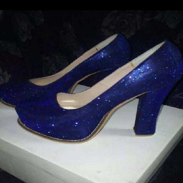 Zapatos de fiesta azul francia