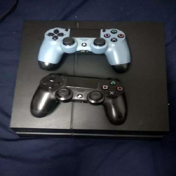 PlayStation 4 1TB + 2 Joysticks originales