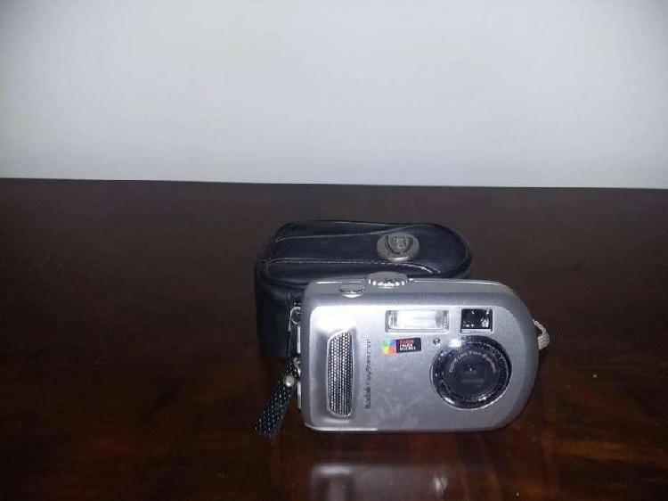 VENDO CAMARA DIGITAL 3.2 MP KODAK A PILAS