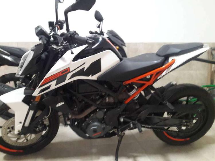 Vendo ktm duke 250CC mod18