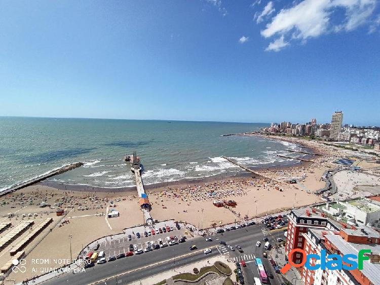 1 Ambiente a la calle con vista plena al mar totalmente