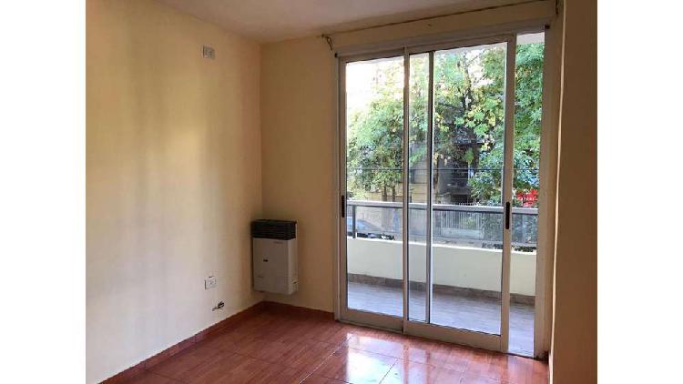 Avda. Velez Sarsfield 800 1° - $ 20.000 - Departamento