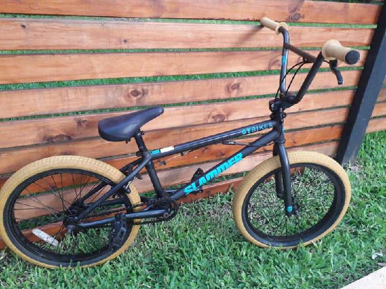 Bicicleta BMX GT Slamer