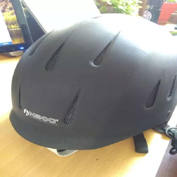 Casco con auriculares muy bueno