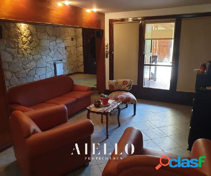 Duplex 4 amb. Garage, parque y pileta. U$S 210000