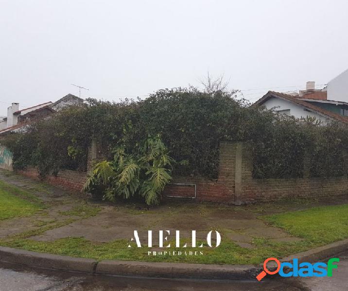 Lote de 265m2. Excelente entorno. Larrea y Santa Fe. U$S