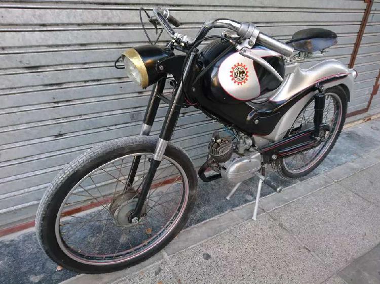 Moto antigua de colección demm Legnano italiana funcionando