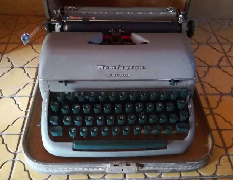 Máquina de escribir antigua. Marca Remington.