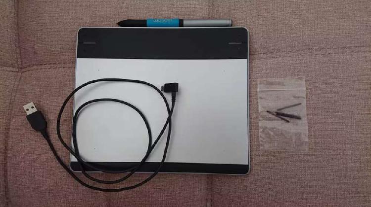 Wacom Intuos Pen and Touch S