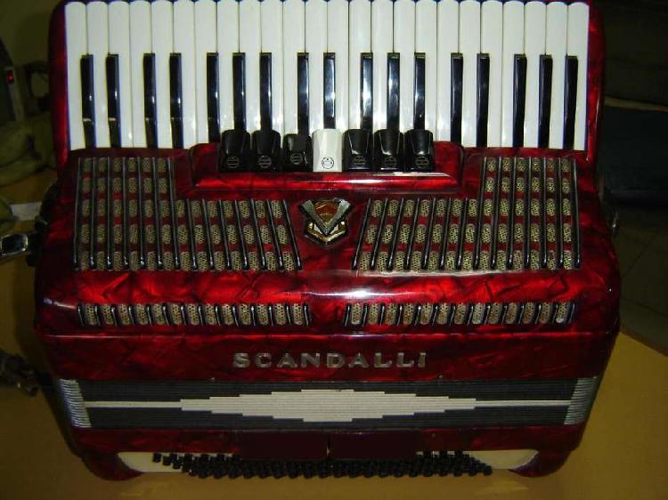 ACORDEON SCANDALLI 120 ITALIANA AFINADA ORIGINAL