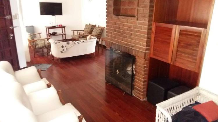 CHALET 5 AMBIENTES EN BARRIO SAN CARLOS. IMPECABLE ESTADO