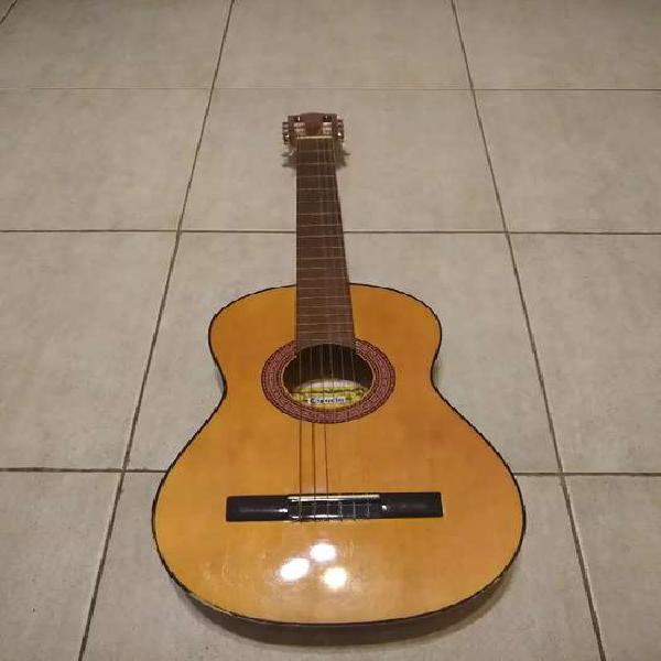 Guitarra criolla marca Gracia modelo M5