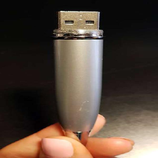 Pendrive 8GB metalico. NUEVO