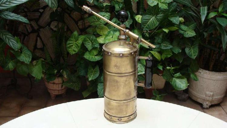 Antiguo Fumigador – Pulverizador de bronce